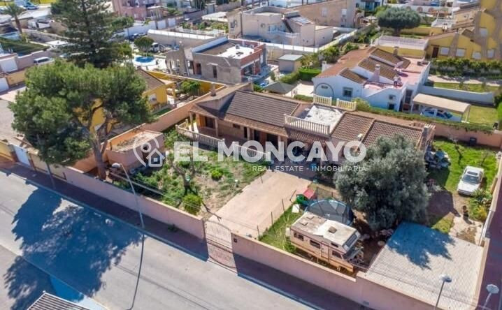 Fantástico chalet independiente con jardín privado en la exclusiva zona de Los Balcones, Torrevieja
