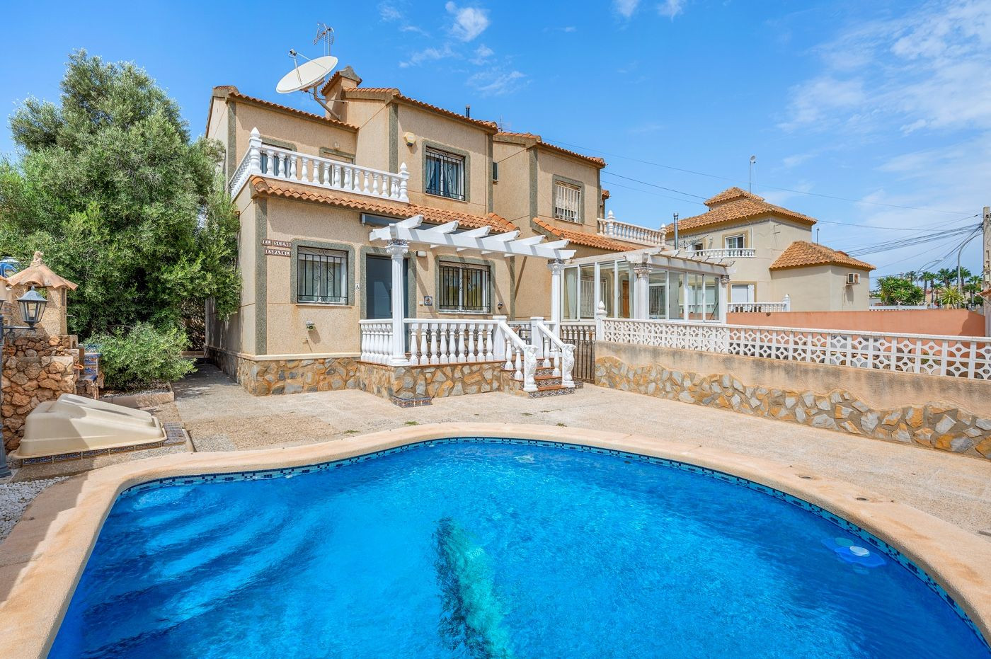 CASA DE 3 DORMITORIOS 2 BAÑOS EN SAN MIGUEL DE SALINAS ( ALI - foto 2