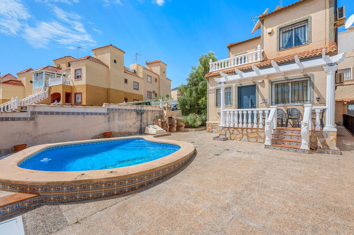 CASA DE 3 DORMITORIOS 2 BAÑOS EN SAN MIGUEL DE SALINAS ( ALI - foto 3