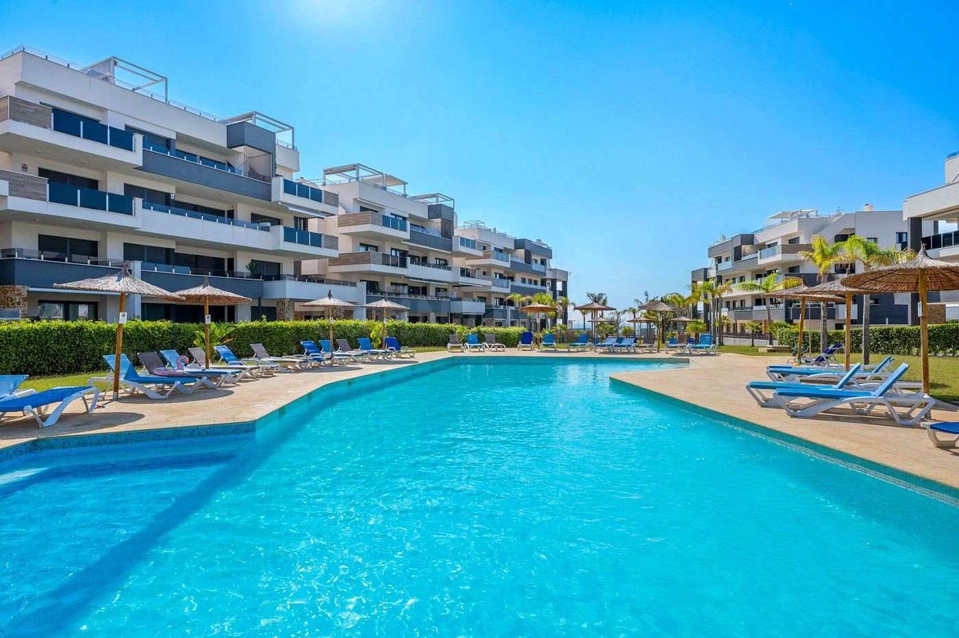 APARTAMENTO DE 2 DORMITORIOS Y 2 BAÑOS EN PUNTA PRIMA (ORIHUELA COSTA)