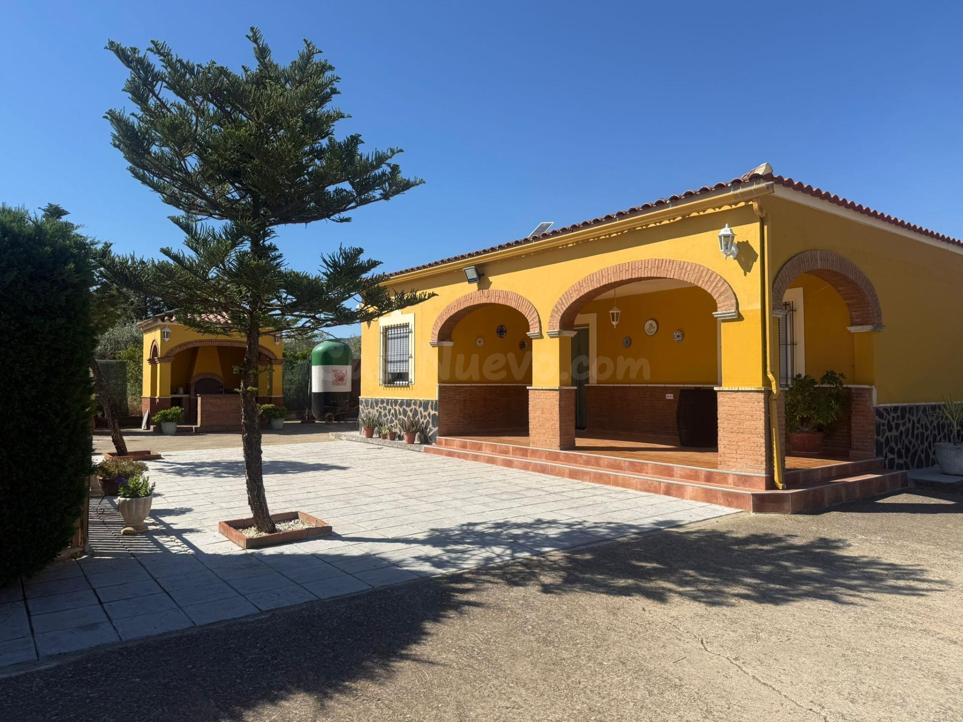 CASA DE CAMPO CON PISCINA Y TODAS LAS COMODIDADES