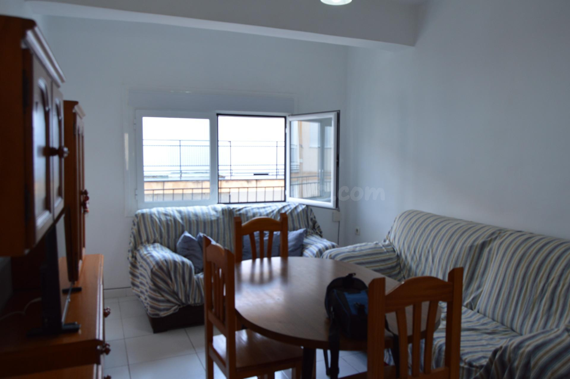 ¡PISO IDEAL PARA ESTUDIANTES JUNTO A PLAZA DE TOROS! 3 DORMI - foto 2