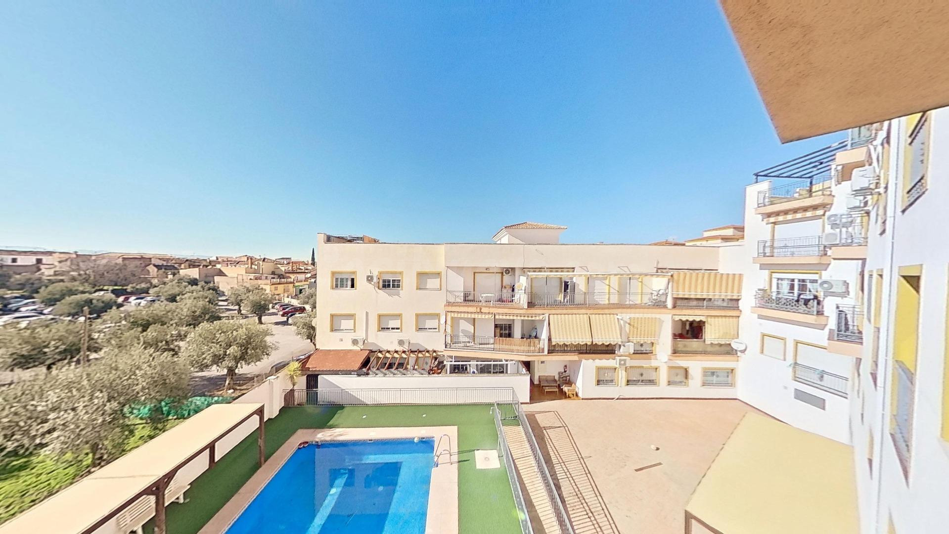 Bonito piso en Gójar con 2 dormitorios, garaje y piscina