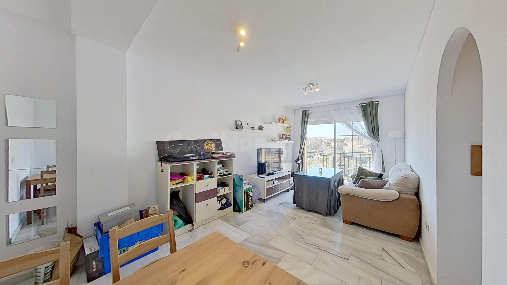 Bonito piso en Gójar con 2 dormitorios, garaje y piscina - foto 3