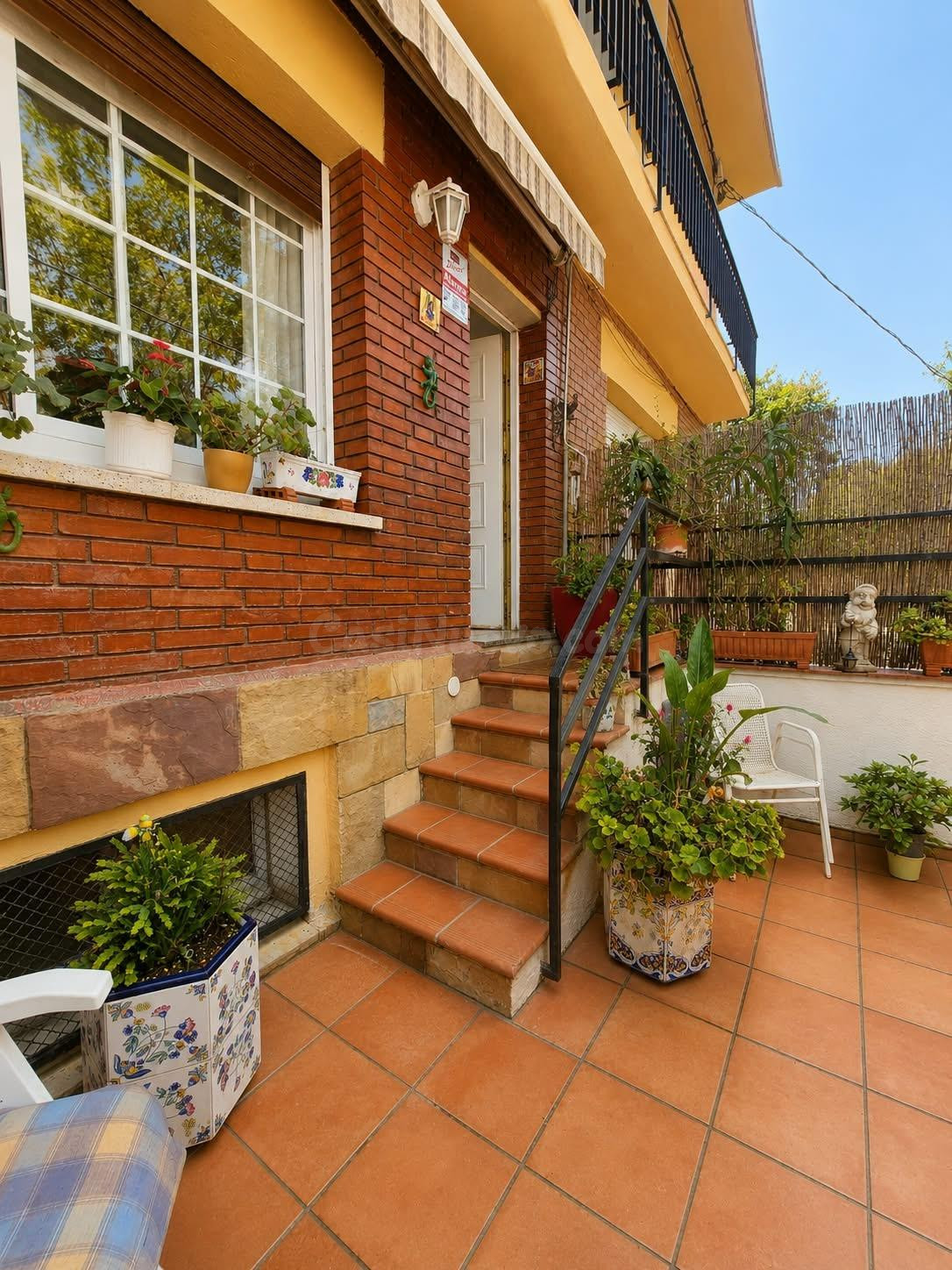 Acogedora casa con patio y terraza - foto 4