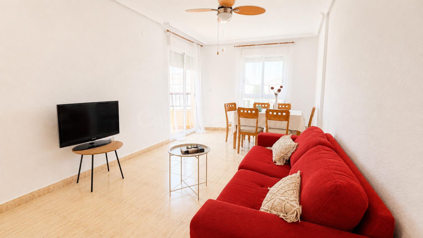 Piso de 3 dormitorios, 2 baños y orientación sur junto al Colegio Acequión