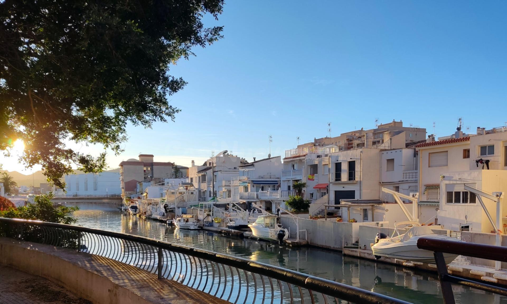 Dúplex seminuevo junto al puerto del Grao de Gandía