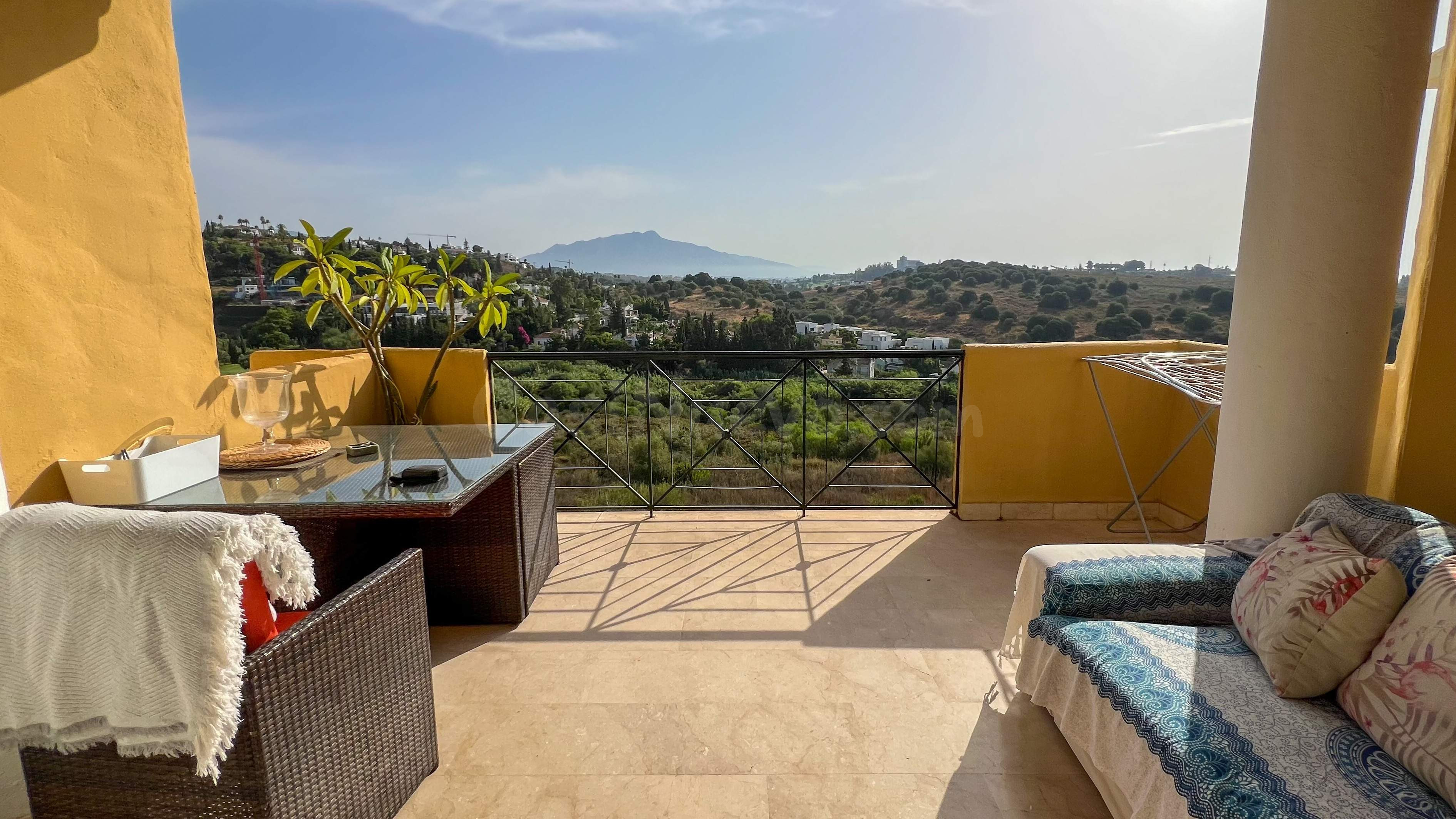Ático dúplex de 3 dormitorios en Bel Air, Estepona - foto 2