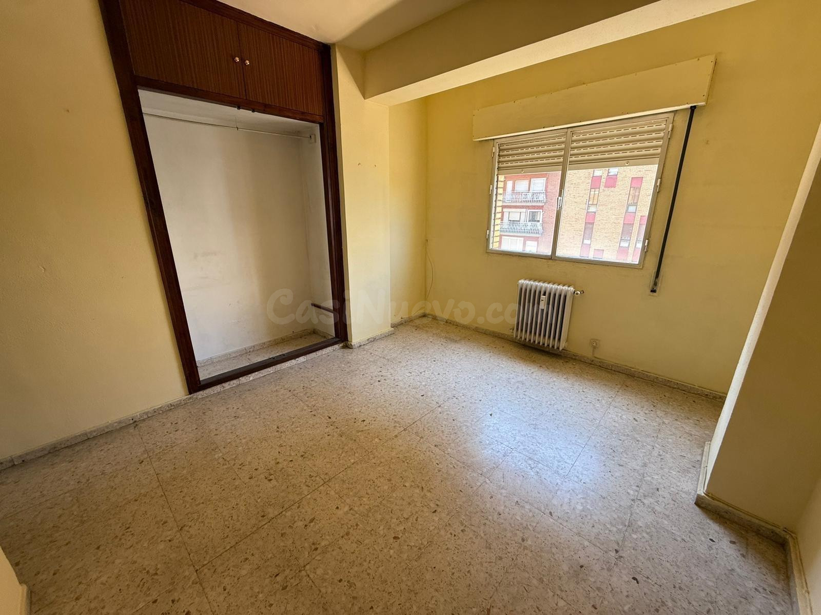Amplio piso en venta con potencial de reforma ✨