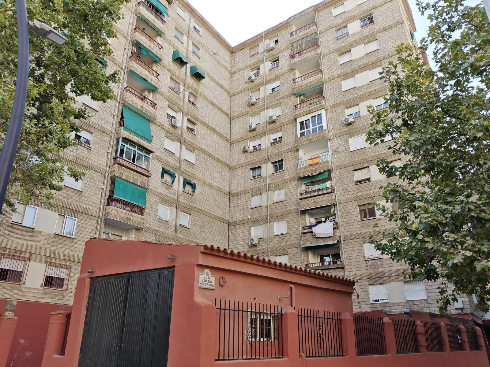 SE VENDE PISO EN GRANADA