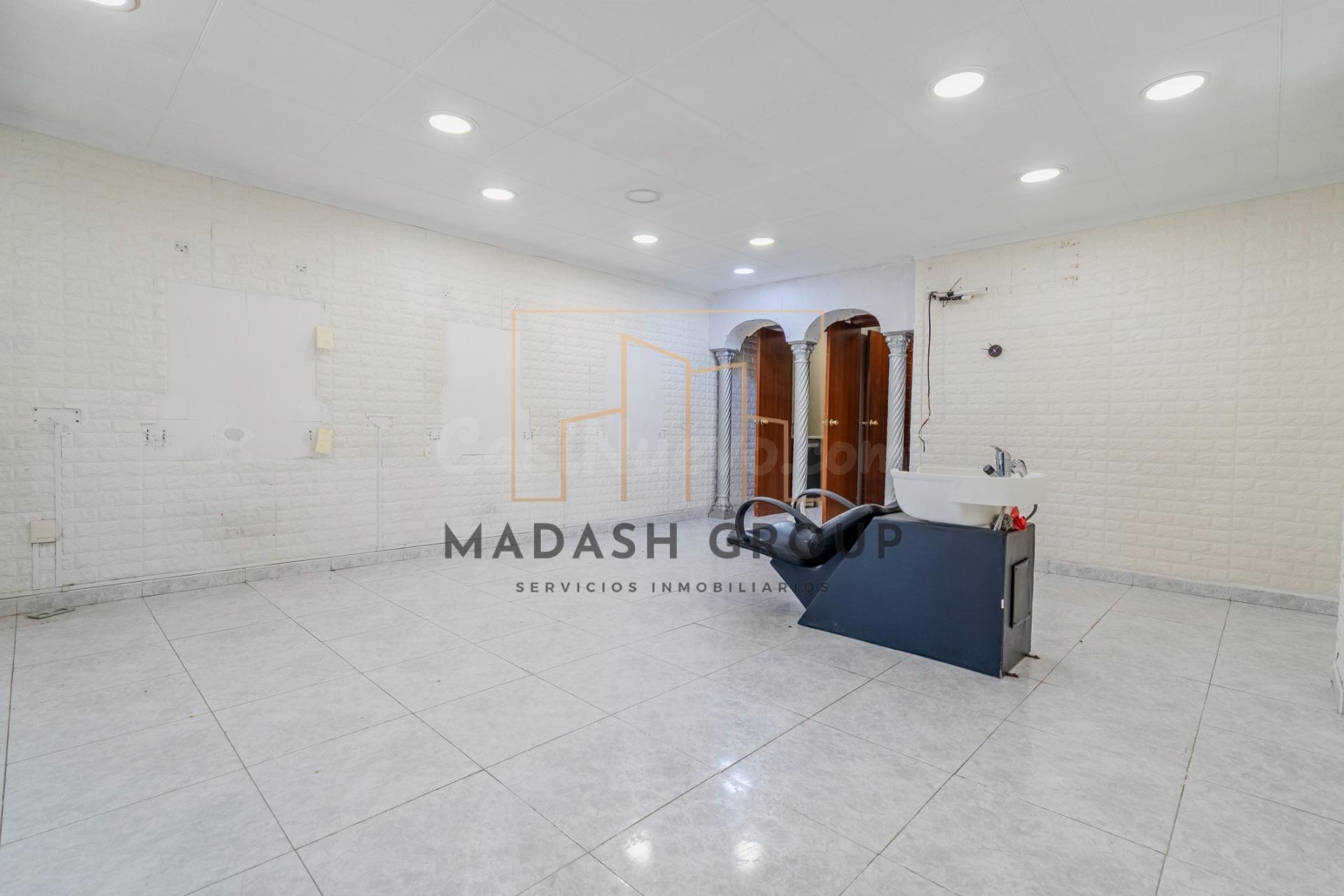 Local comercial en venta en el centro de Salou, cerca de la  - foto 4