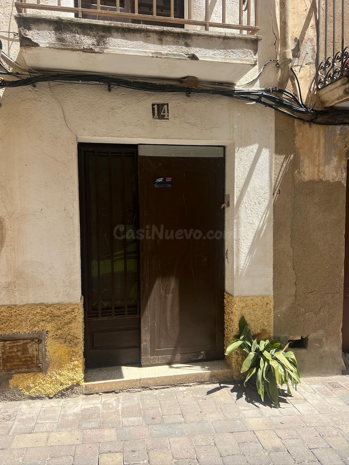Casa adossada de 3 plantes per reformar a Mont-roig del Camp - foto 2