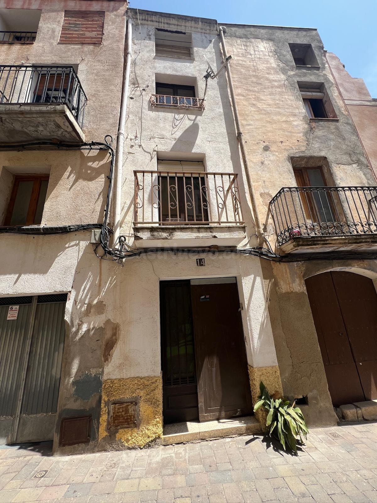 Casa adossada de 3 plantes per reformar a Mont-roig del Camp - foto 3