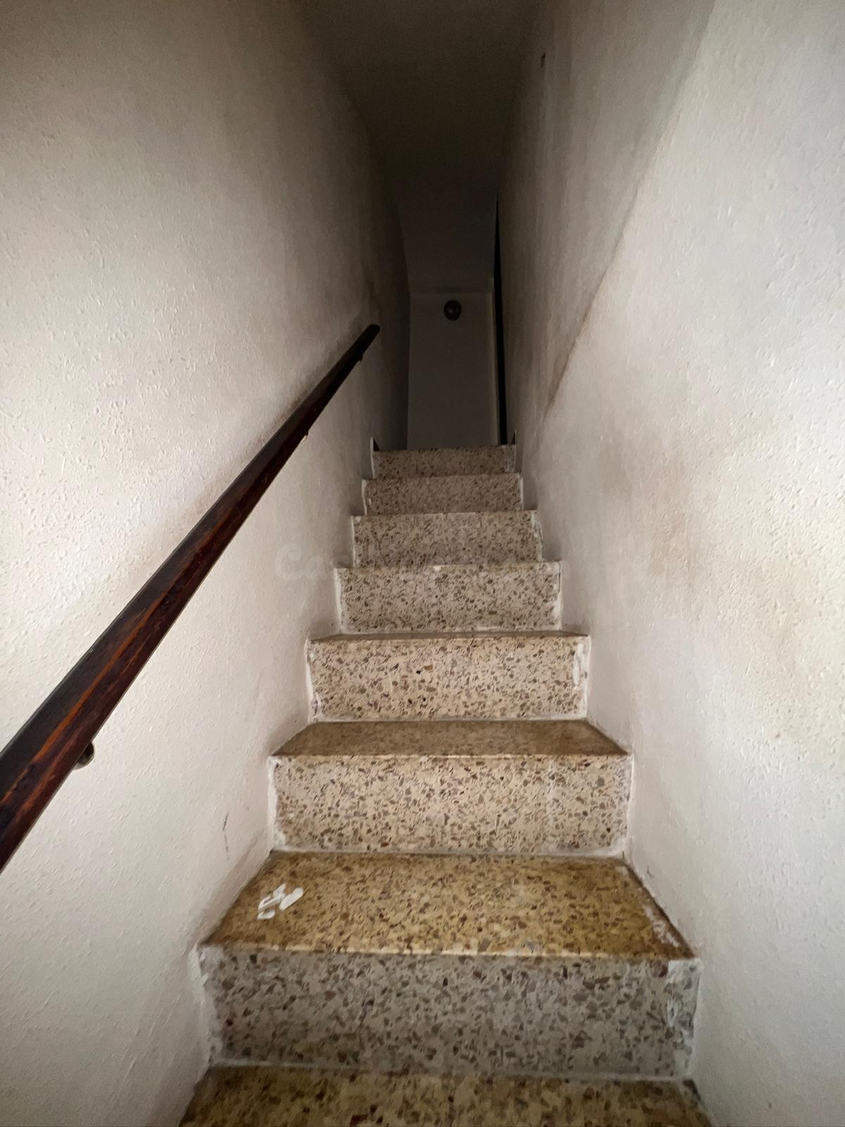Casa adossada de 3 plantes per reformar a Mont-roig del Camp - foto 4