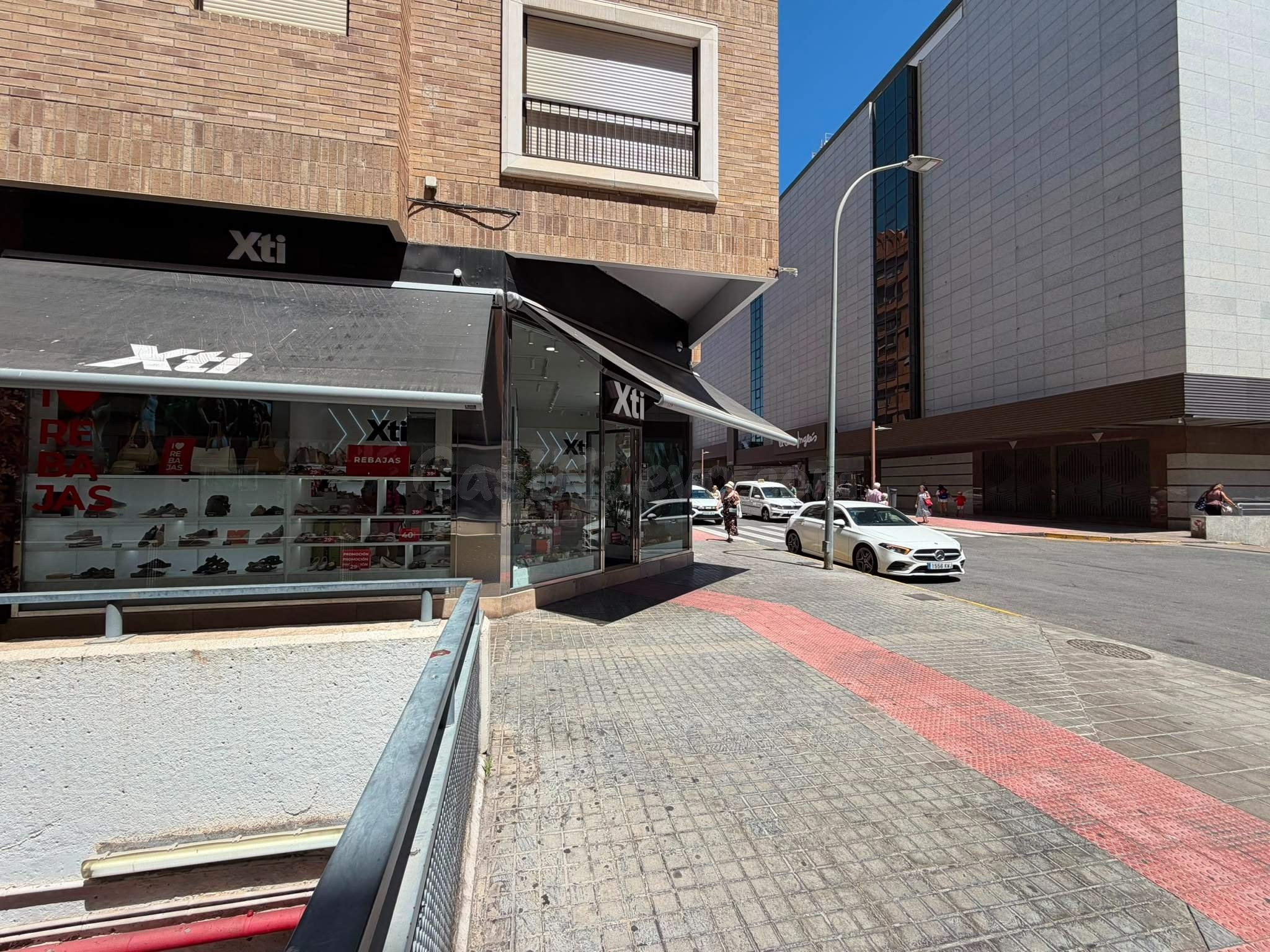 Local comercial en alquiler en pleno centro – Disponible des - foto 3
