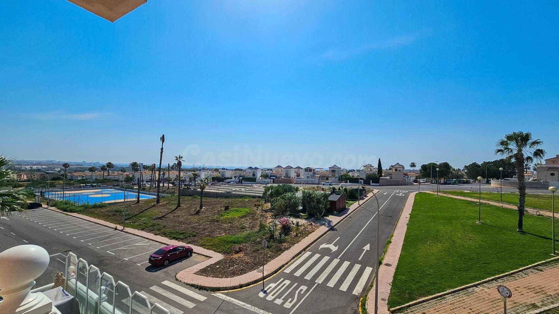 se vende un bungalo de 2 dormitorios en comunidad con piscin - foto 3