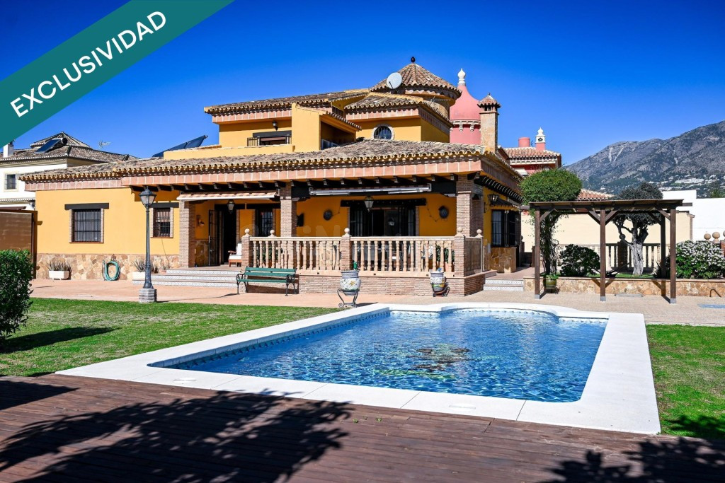 Villa en La Loma de Mijas : Elegancia y potencial único