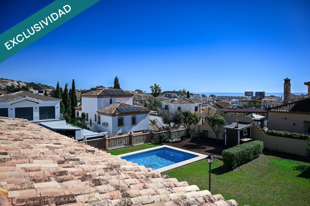 Villa en La Loma de Mijas : Elegancia y potencial único - foto 4