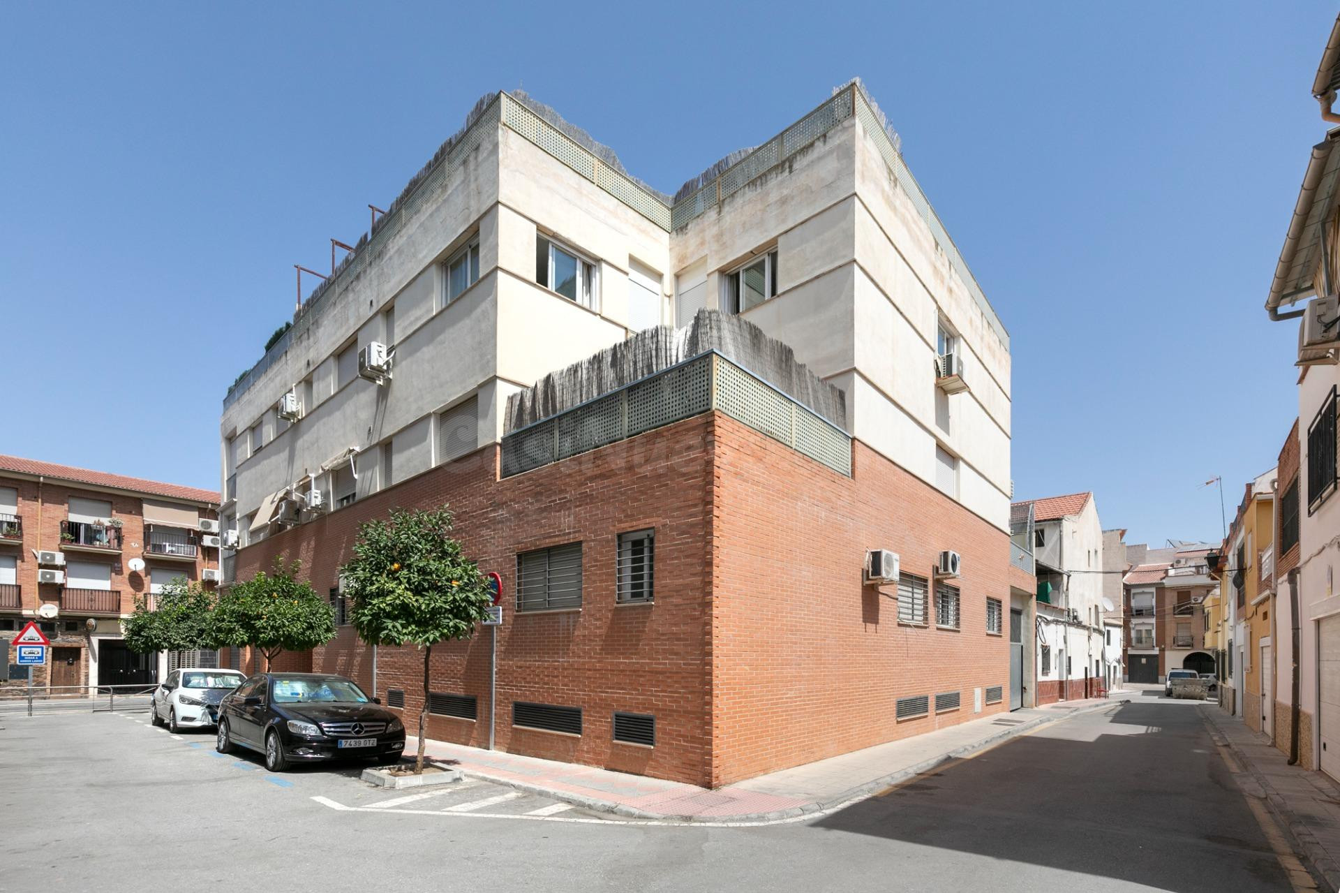 PISO EN VENTA EN ARMILLA CENTRO | 2 DORMITORIOS | GRAN PATIO PRIVADO DE 46 M2