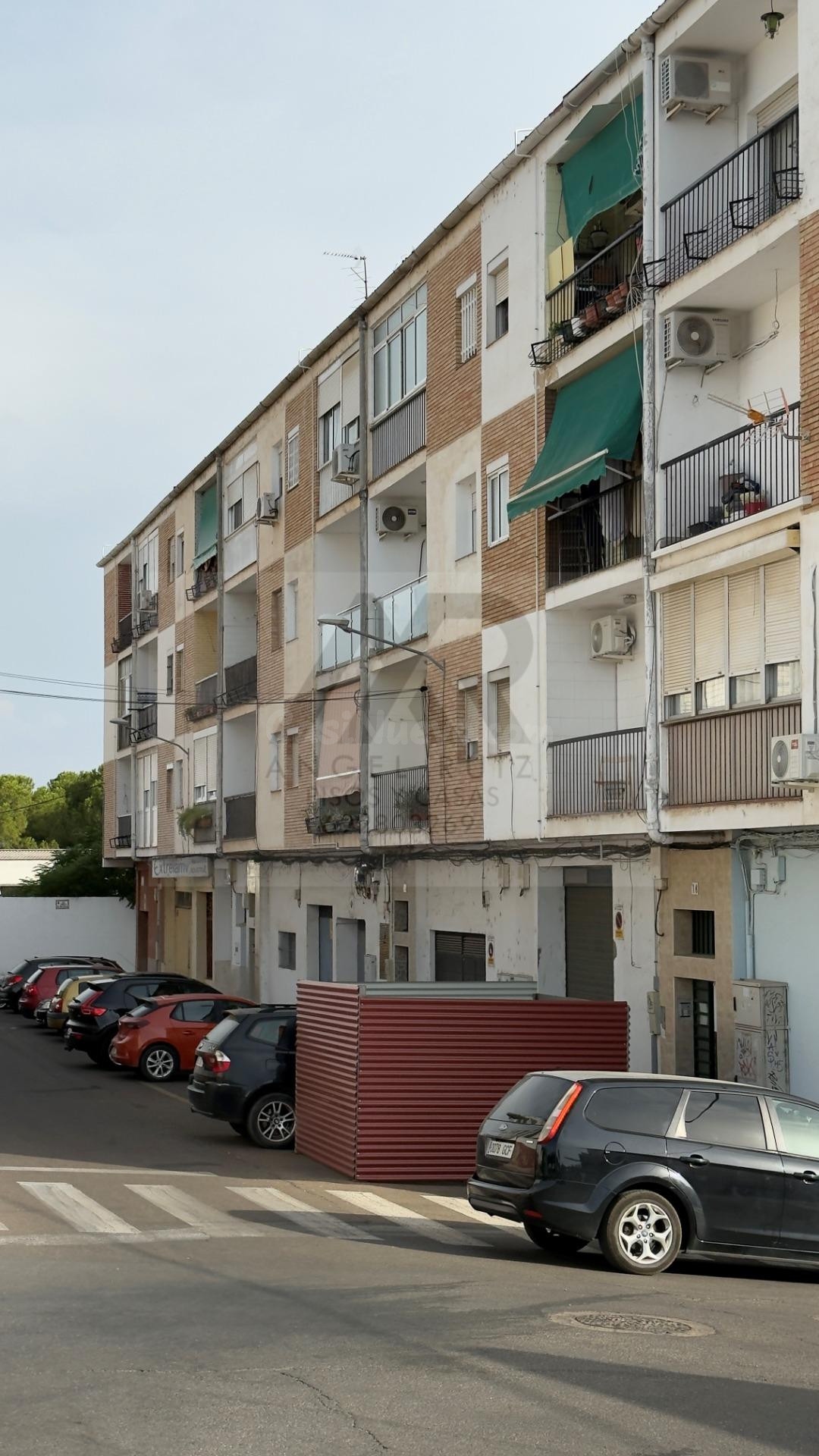 PISO DE 3 DORMITORIOS TOTALMENTE AMUEBLADO JUNTO AL ESTADIO  - foto 2