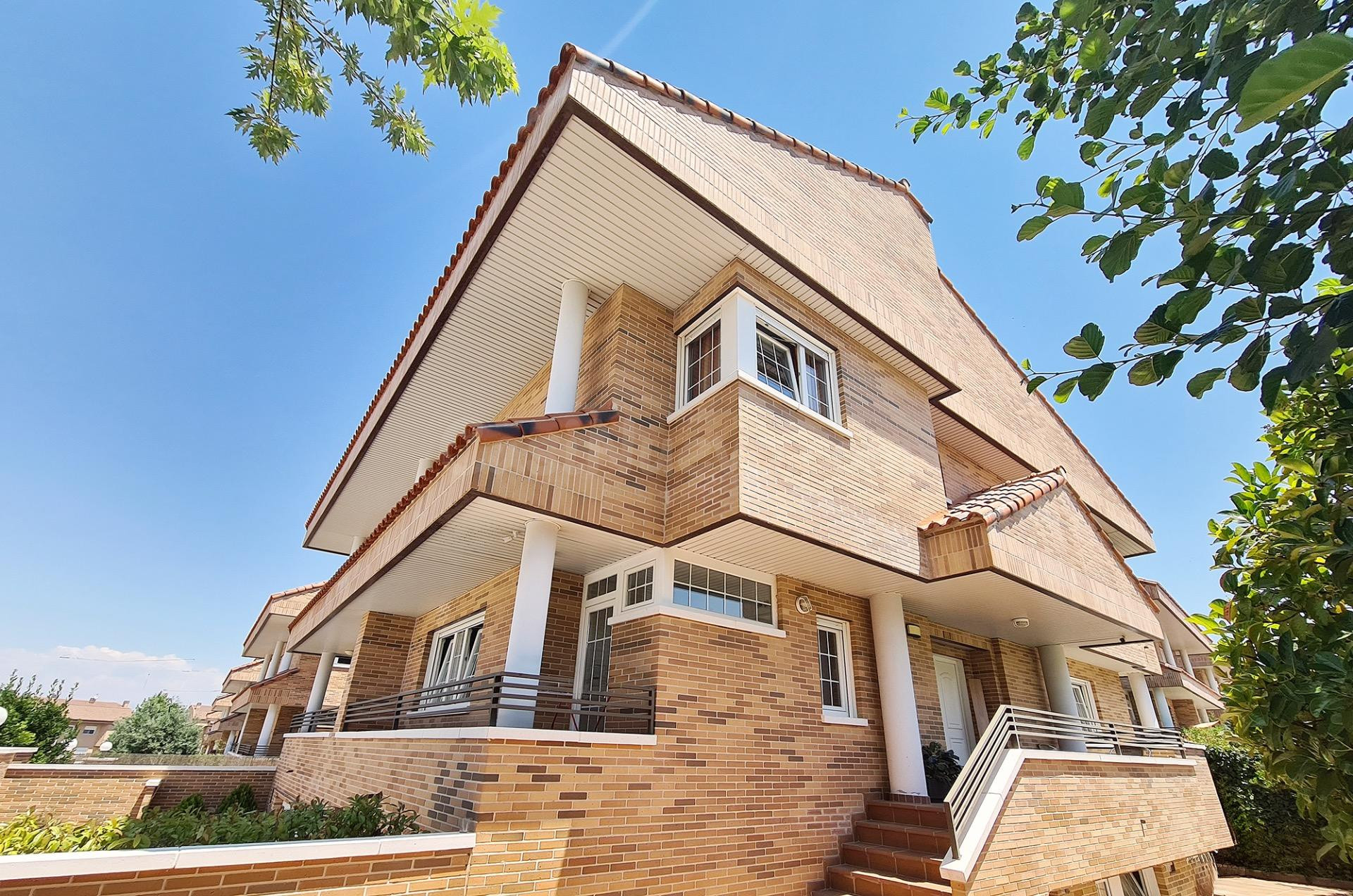 ¡EN ALQUILER PARA ESTUDIANTES! habitaciones EN EXCLUSIVO CHALET EN VILLANUEVA DE LA CAÑADA