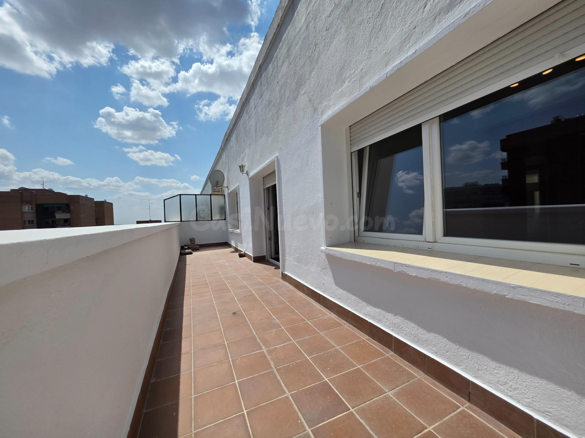 Amplio piso de 157 m2 con terraza, garaje y vistas al Retiro - foto 4