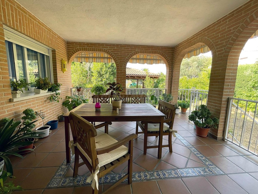 ¡CHICAS ESTUDIANTES! ÚLTIMA HABITACIÓN EN CHALET A COMPARTIR EN VILLANUEVA DE LA CAÑADA (MADRID).