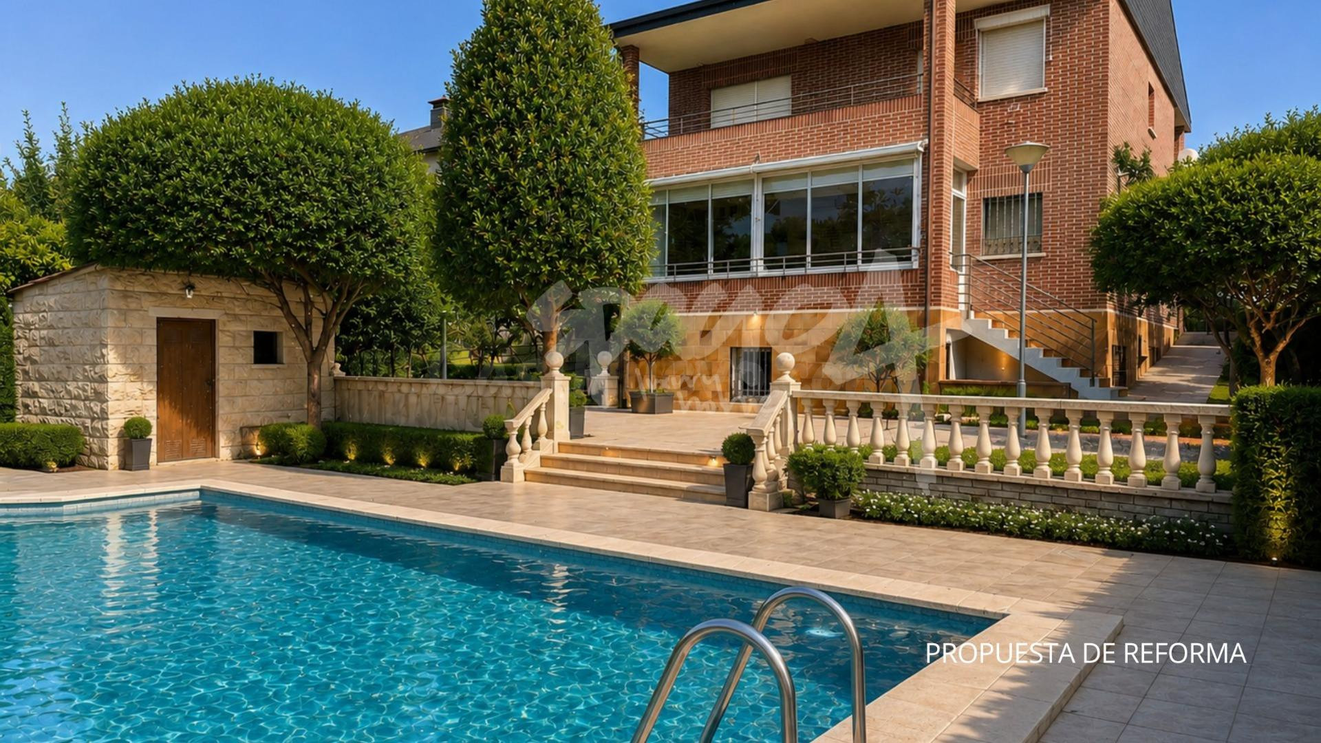 Chalet independiente en venta en Sevilla la Nueva con piscina privada y amplias terrazas