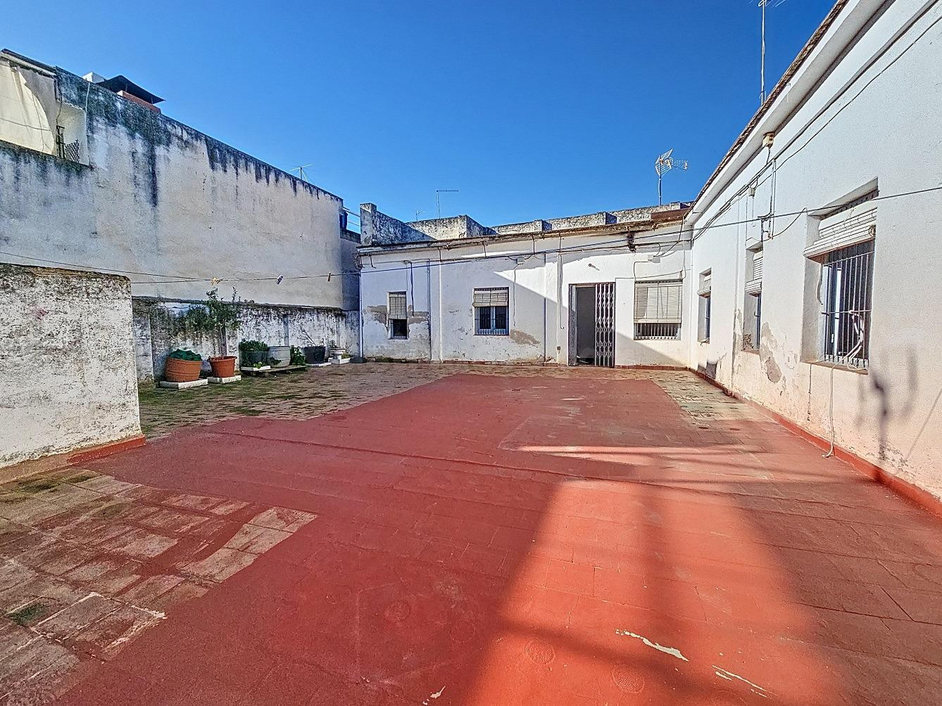 D. Casa en venta de dos plantas para reformar integralmente, ideal como vivienda o como inversión!