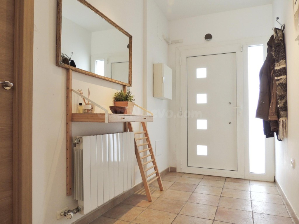 Casa con piscina de agua templada y licencia en Mas Altaba - foto 3