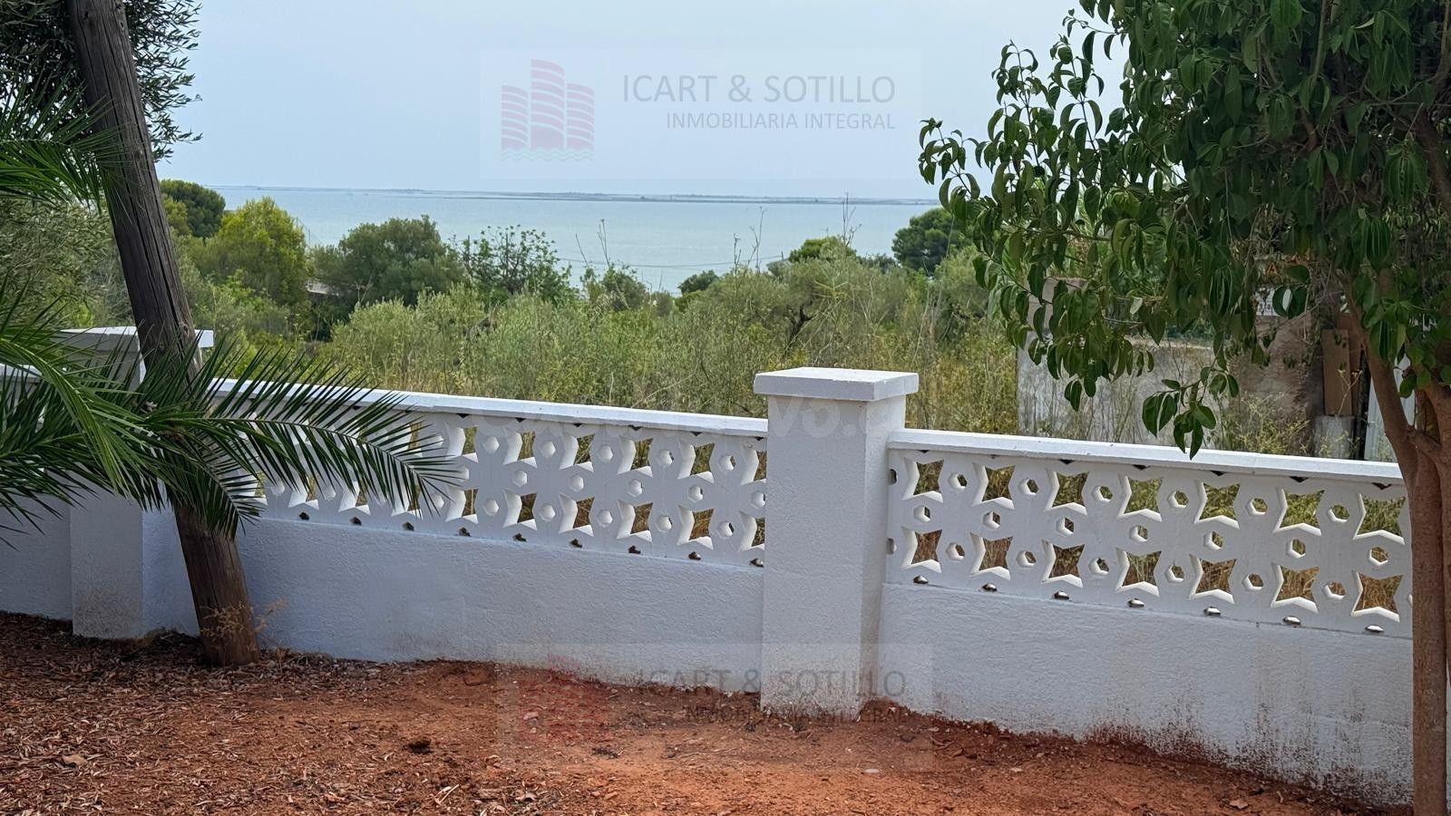 CHALET CON VISTAS AL MAR EN URBANIZACION MONTECARLO EN LES C - foto 2