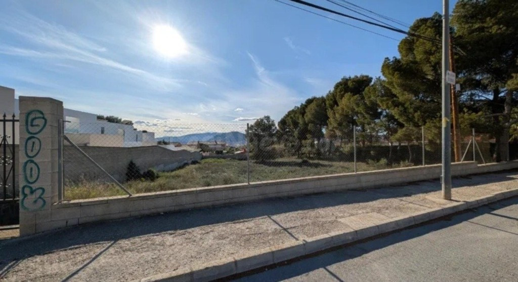 Parcela de 1600m² en Salinetas para chalet ideal