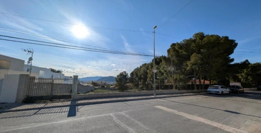 Parcela de 1600m² en Salinetas para chalet ideal - foto 3