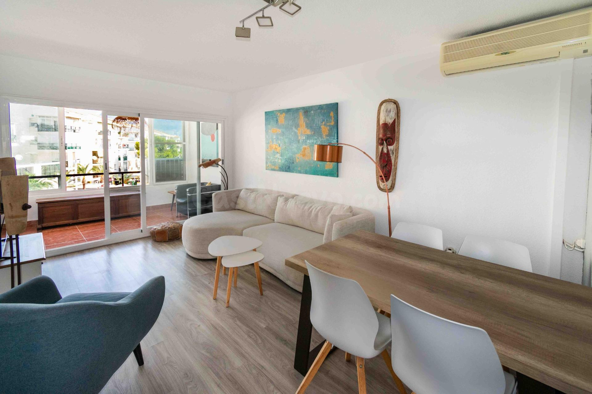 Apartamento reformado de 2 dormitorios a 200m de la playa de
