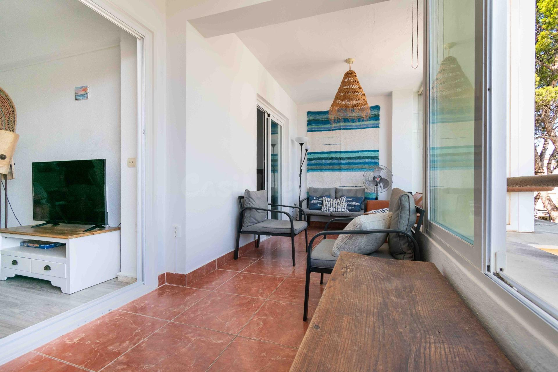 Apartamento reformado de 2 dormitorios a 200m de la playa de - foto 2