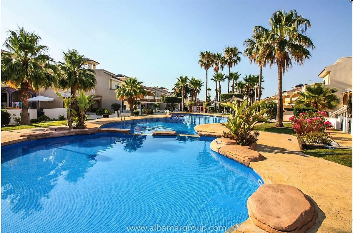 Apartamento duplex en Albamar con 2 dormitorios - foto 2