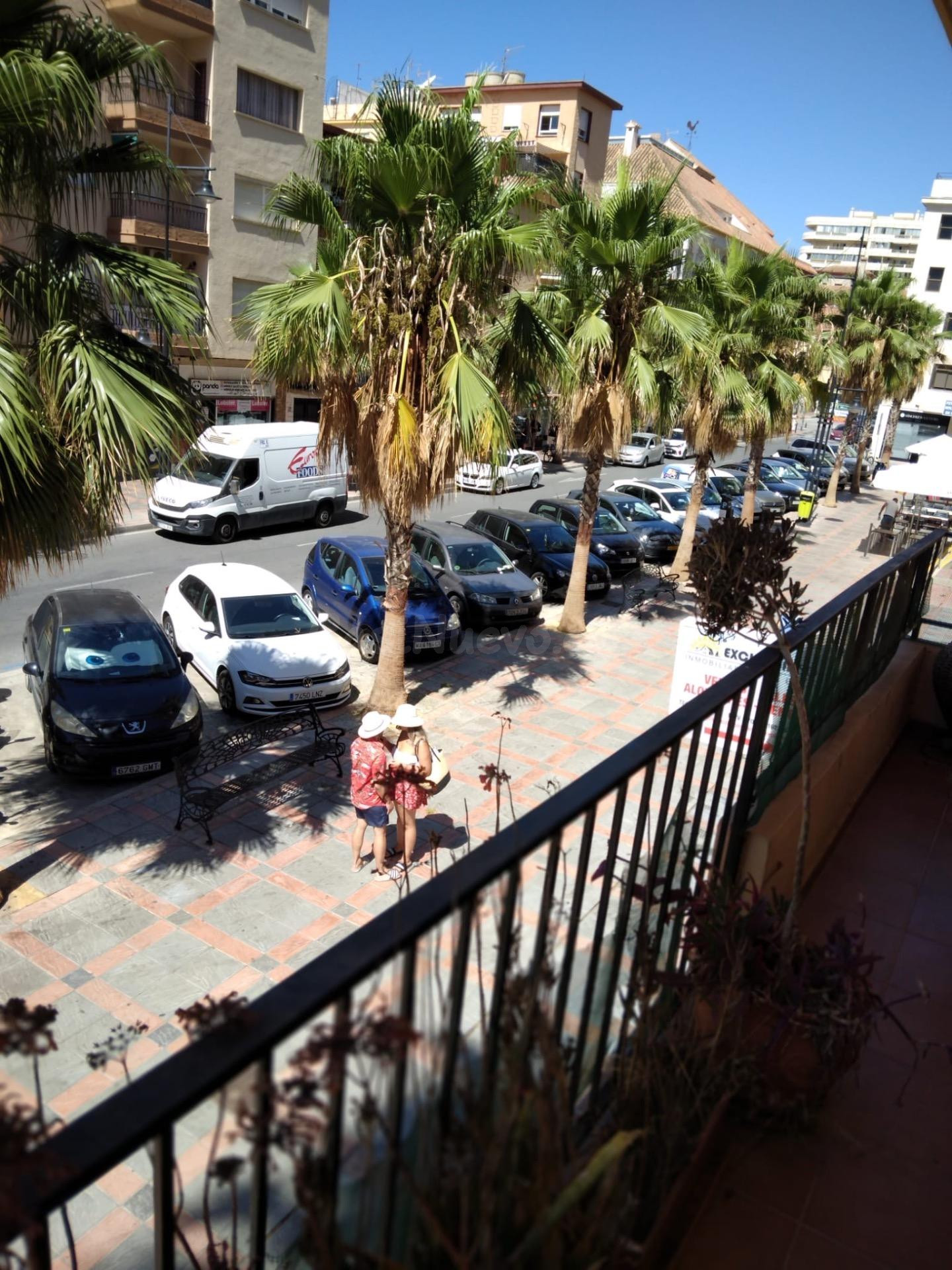 AMPLIO PISO CON TERRAZA A ESCASOS METROS DEL MAR Y CERCA DE  - foto 3