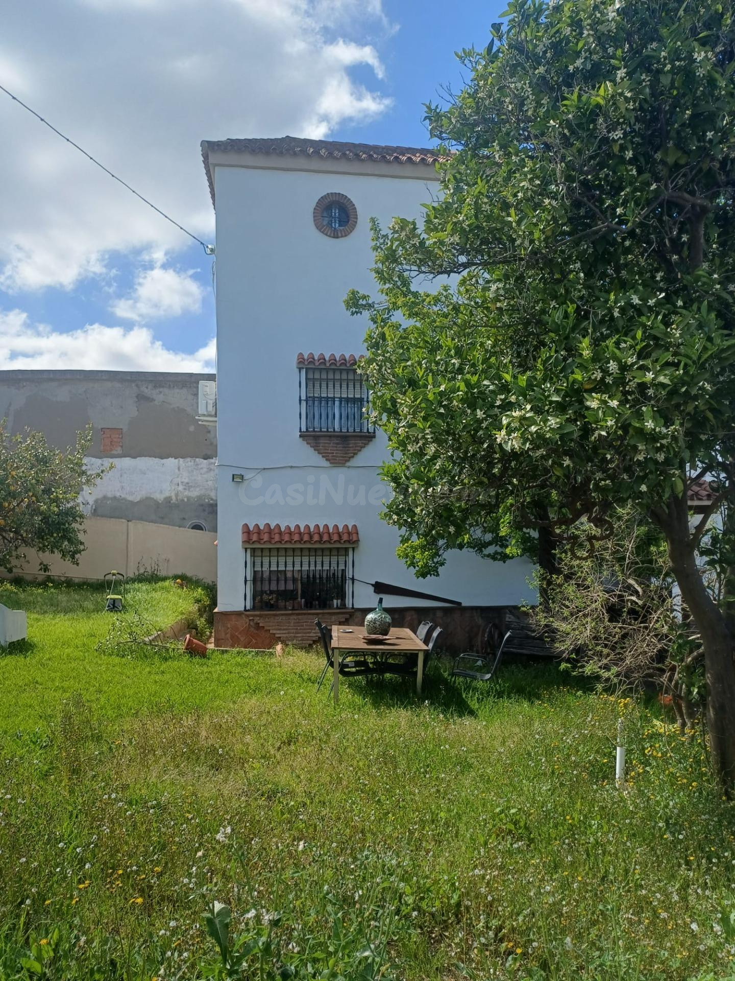 Acogedor Chalet en Algeciras con Piscina y Amplio Jardín - foto 3