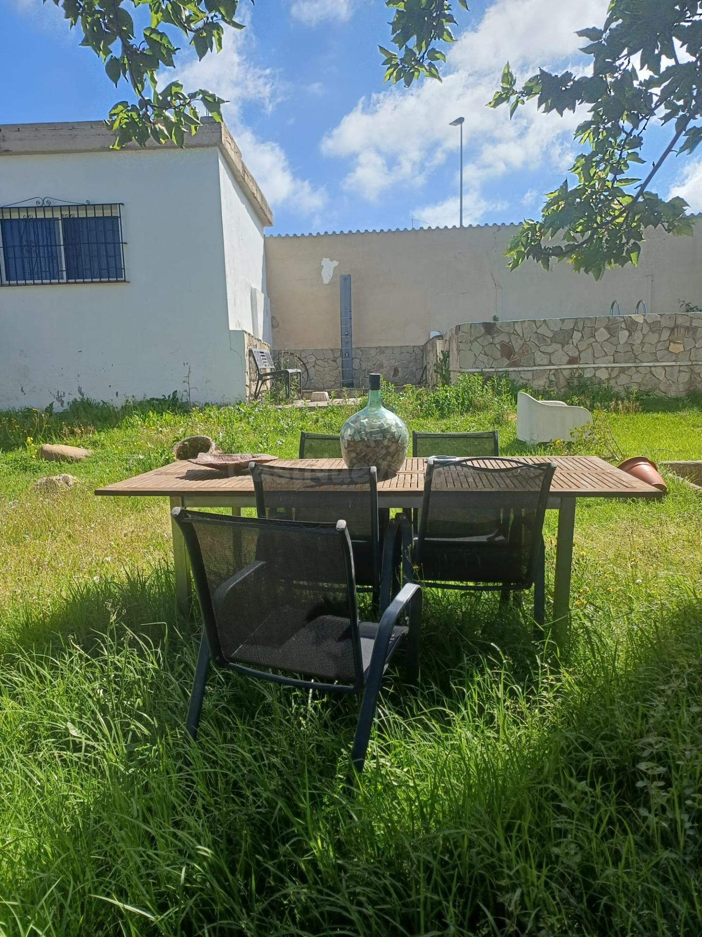 Acogedor Chalet en Algeciras con Piscina y Amplio Jardín - foto 4