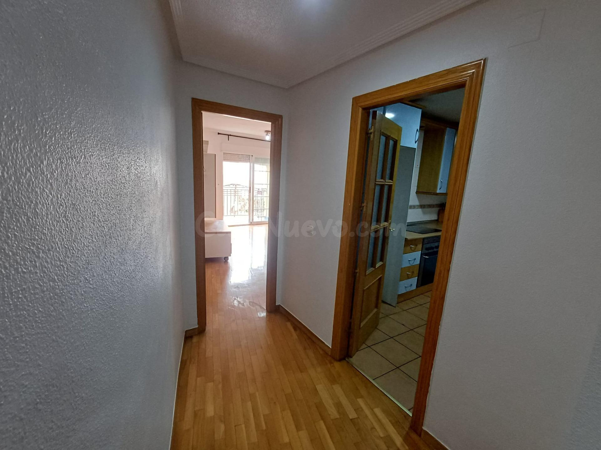Piso de 2 dormitorios con terraza, garaje y trastero en Alca - foto 3