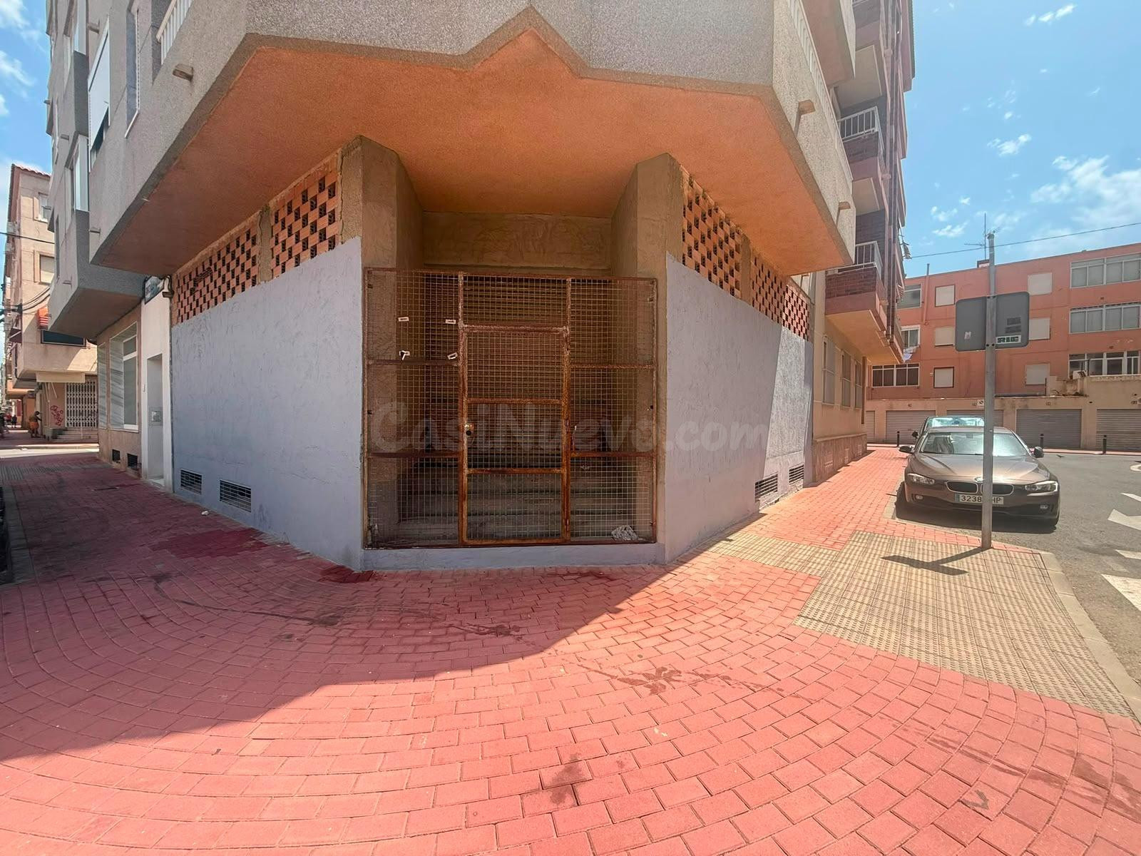 Local comercial 300m² en venta - Playa de los Naufragos