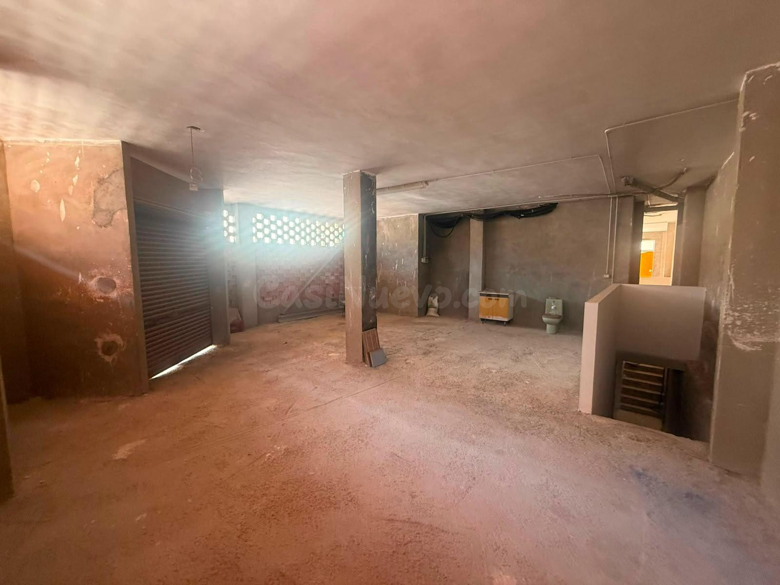 Local comercial 300m² en venta - Playa de los Naufragos - foto 5