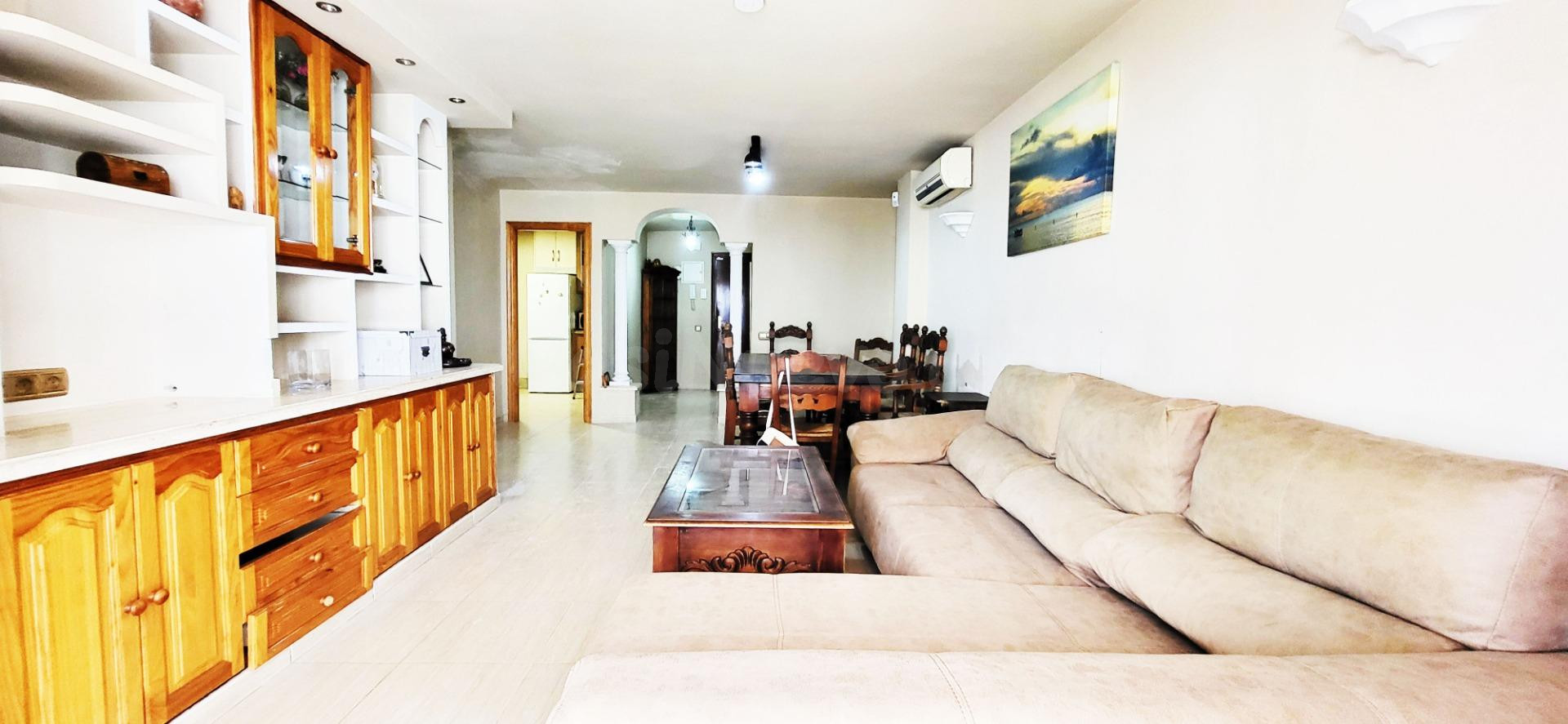 San Pedro Alcántara, centro,  amplio piso de 3 dormitorios con terraza