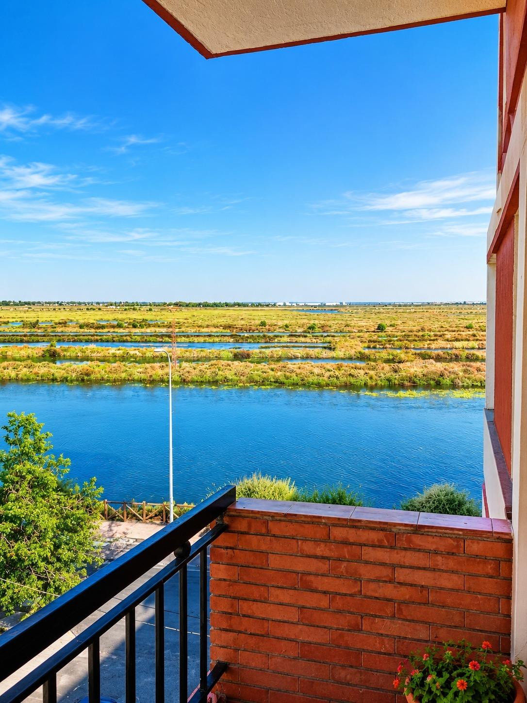Piso de 3 dormitorios con terraza y vistas a la marisma en el centro de Ayamonte