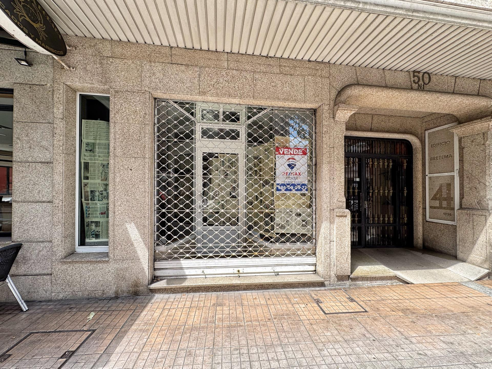 Ubicación estratégica, visibilidad constante y listo para entrar a trabajar.
