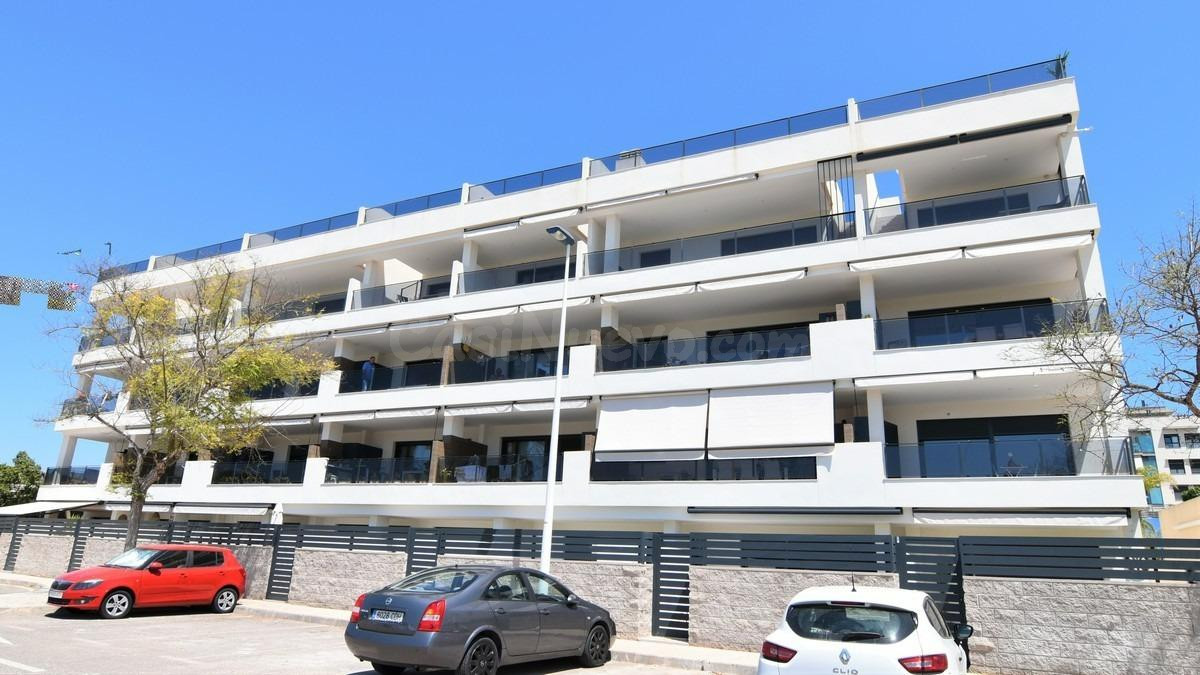 MODERNO APARTAMENTO CON GRAN TERRAZA Y VISTAS DESPEJADAS EN 