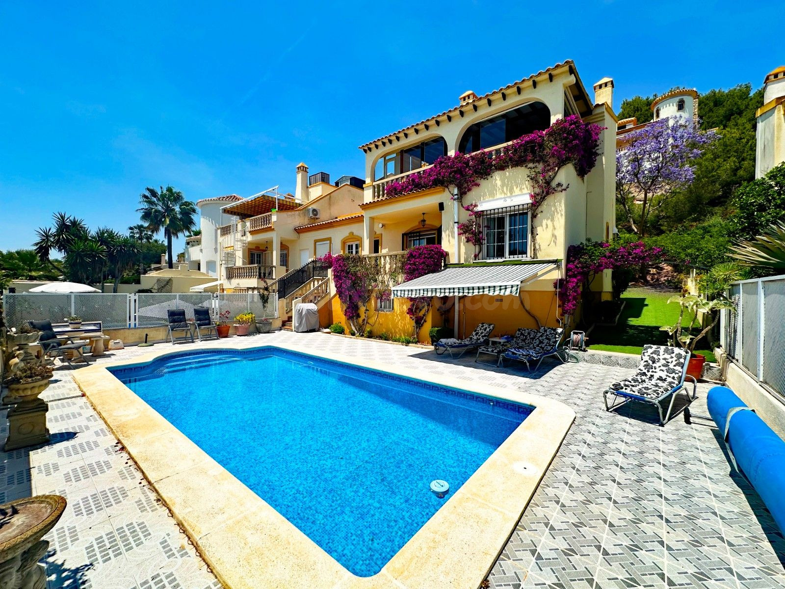 Villa de 3 dormitorios 3 baños en Orihuela Costa ( Campo de  - foto 3