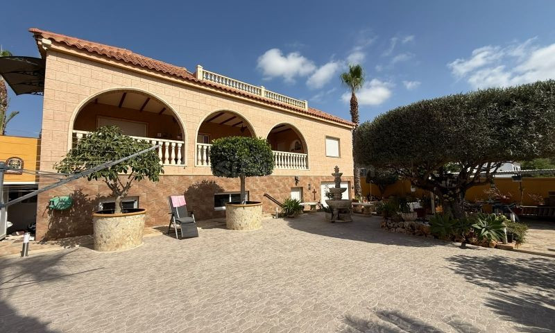 CHALET DE 5 DORMITORIOS 6 BAÑOS EN PINAR DE CAMPOVERDE (PILAR DE HORADADA)