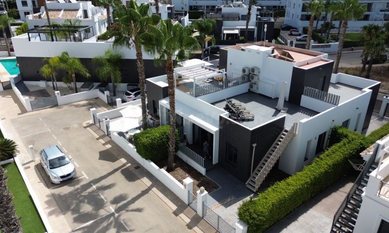 CHALET DE 2 DORMITORIOS 2 BAÑOS EN ORIHUELA COSTA ( ALICANTE )