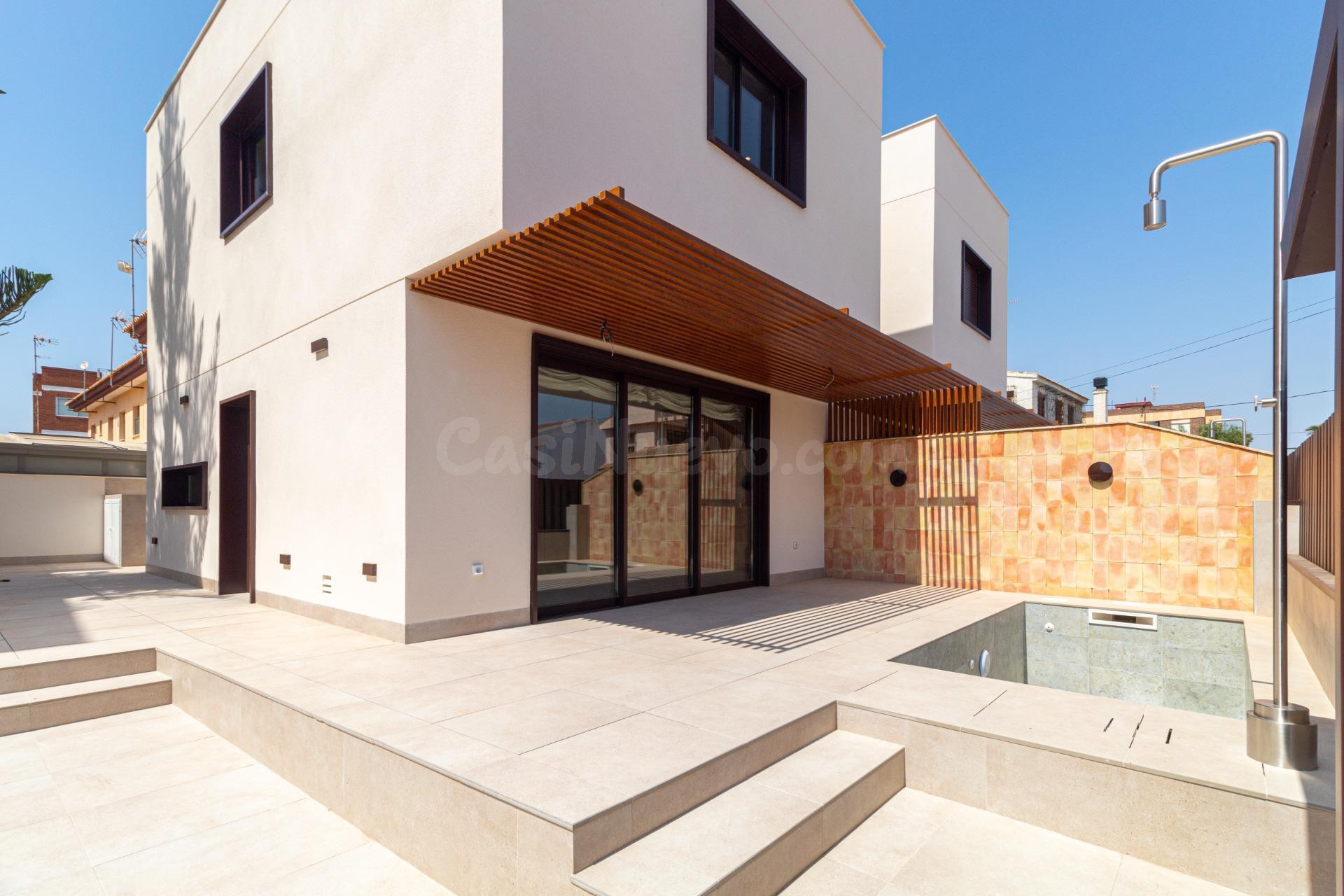 VILLA MODERNA DE 3 DORMITORIOS Y 2 BAÑOS EN LO PAGAN (SANTIAGO DE LA RIBERA)